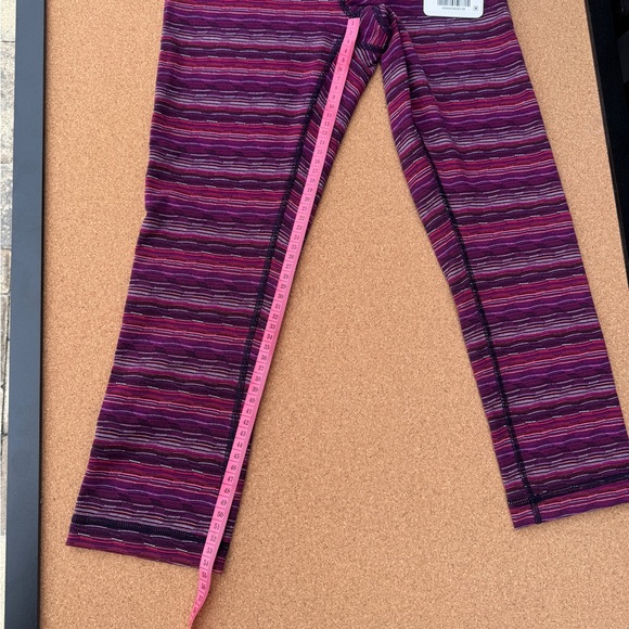 lululemon Wunder Under Crop Hi-Rise. Size 6. Blush Berry Color. - Picture 15 of 15